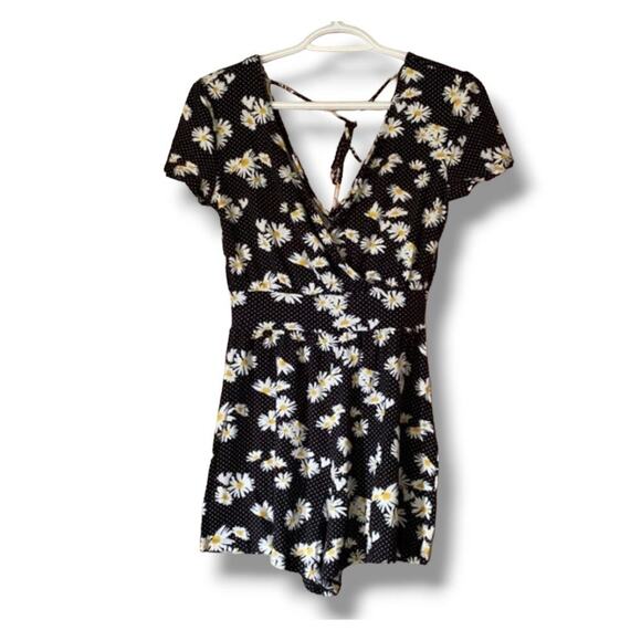Divided by H&M women's polka dot daisy print playsuit romper  - small - Picture 1 of 8